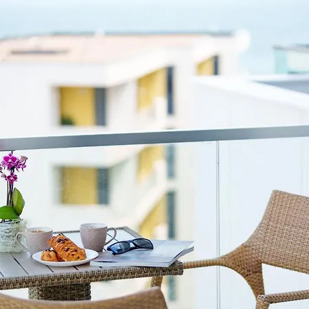 Royale Sundance 224 Infinity Pool & Mamaia Nord