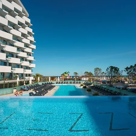 Royale Sundance 224 Infinity Pool & Mamaia Nord Apartament *
