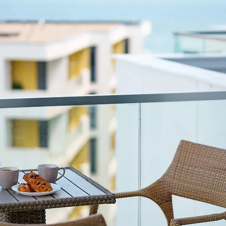 Royale Sundance 224 Infinity Pool & Mamaia Nord